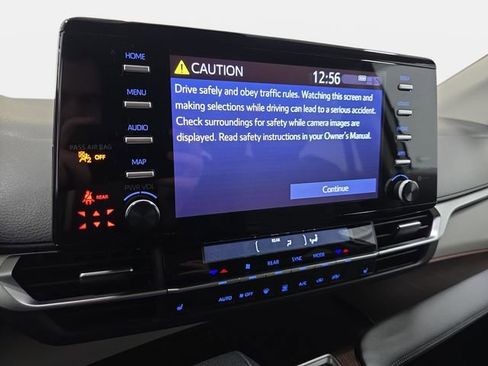 Used 2024 Toyota Sienna XLE FWD image 16
