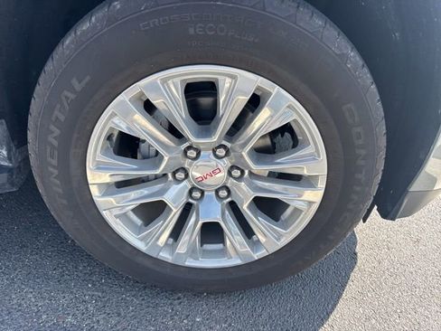 Used 2025 GMC Yukon Denali RWD image 4