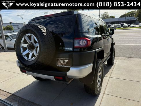 Used 2014 Toyota FJ Cruiser 4WD w/ Upgrade Package image 7