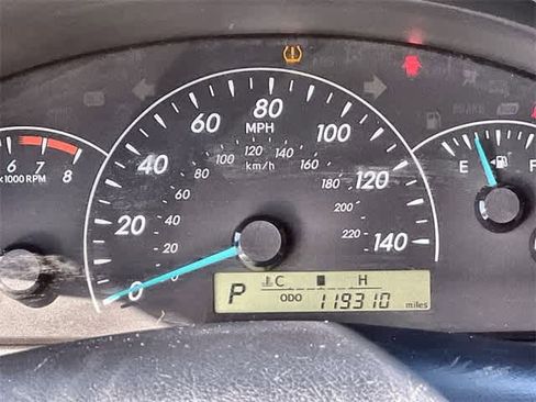 Used 2012 Toyota Camry L image 19