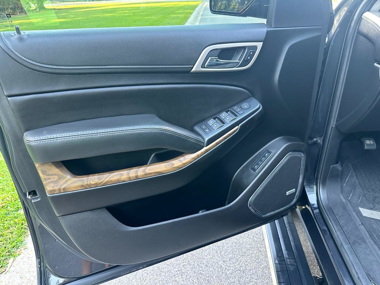 Used 2020 GMC Yukon Denali w/ Denali Ultimate Package RWD image 9