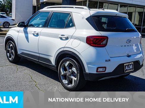 Used 2025 Hyundai Venue SEL image 4