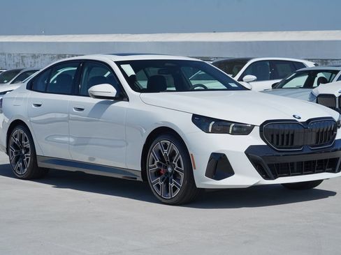 New 2027 BMW 530i xDrive AWD/4WD image 3