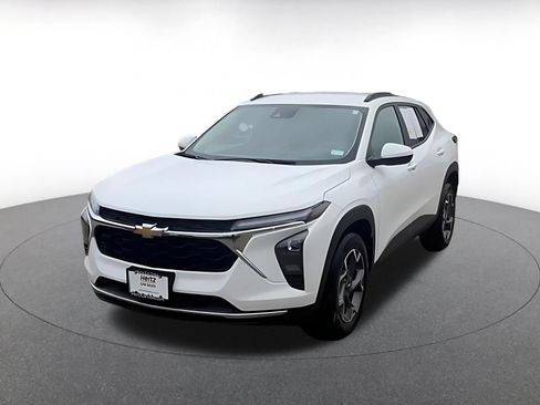 Used 2025 Chevrolet Trax LT FWD image 7