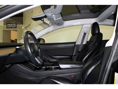 Used 2018 Tesla Model 3 Long Range image 10