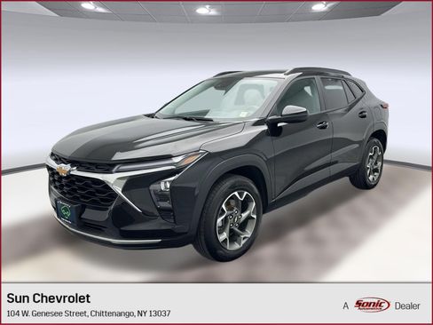 Used 2024 Chevrolet Trax LT w/ Driver Confidence Package FWD image 1