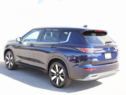 Used 2025 Mitsubishi Outlander SE image 27