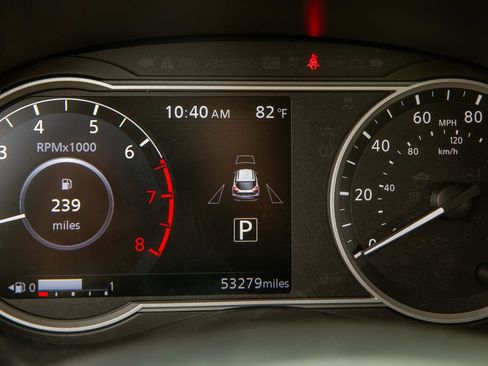 Used 2019 Nissan Kicks SR w/ SR Premium Package FWD image 18