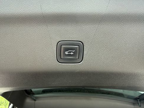 Used 2022 GMC Yukon SLT AWD/4WD image 12