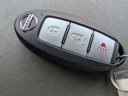 Used 2021 Nissan Frontier SV w/ Midnight Edition Floor Mats AWD/4WD image 34