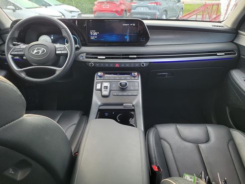 Used 2024 Hyundai Palisade Limited FWD image 16