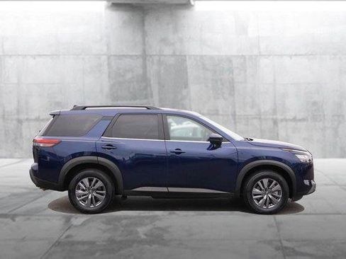 Used 2025 Nissan Pathfinder SV FWD image 5