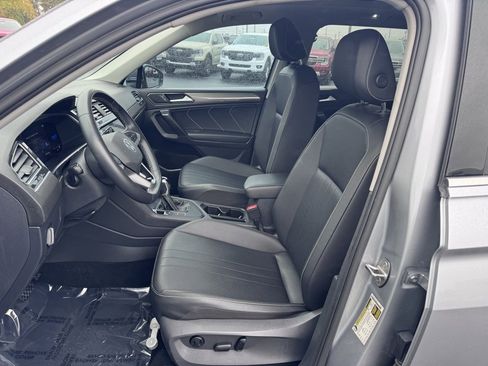 Used 2023 Volkswagen Tiguan SE image 19