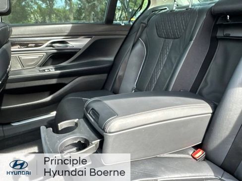 Used 2021 BMW 740i w/ Premium Package RWD image 28