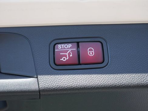 Used 2022 Mercedes-Benz GLC 300 4MATIC image 22