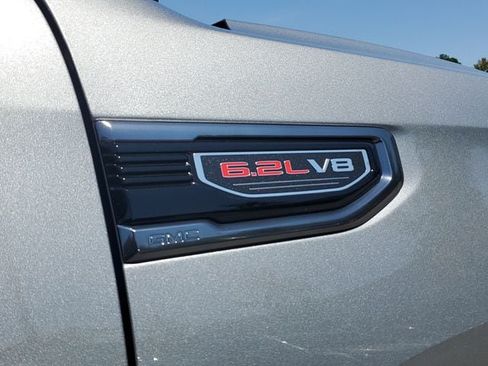 Used 2024 GMC Sierra 1500 AT4 w/ Technology Package AWD/4WD image 7