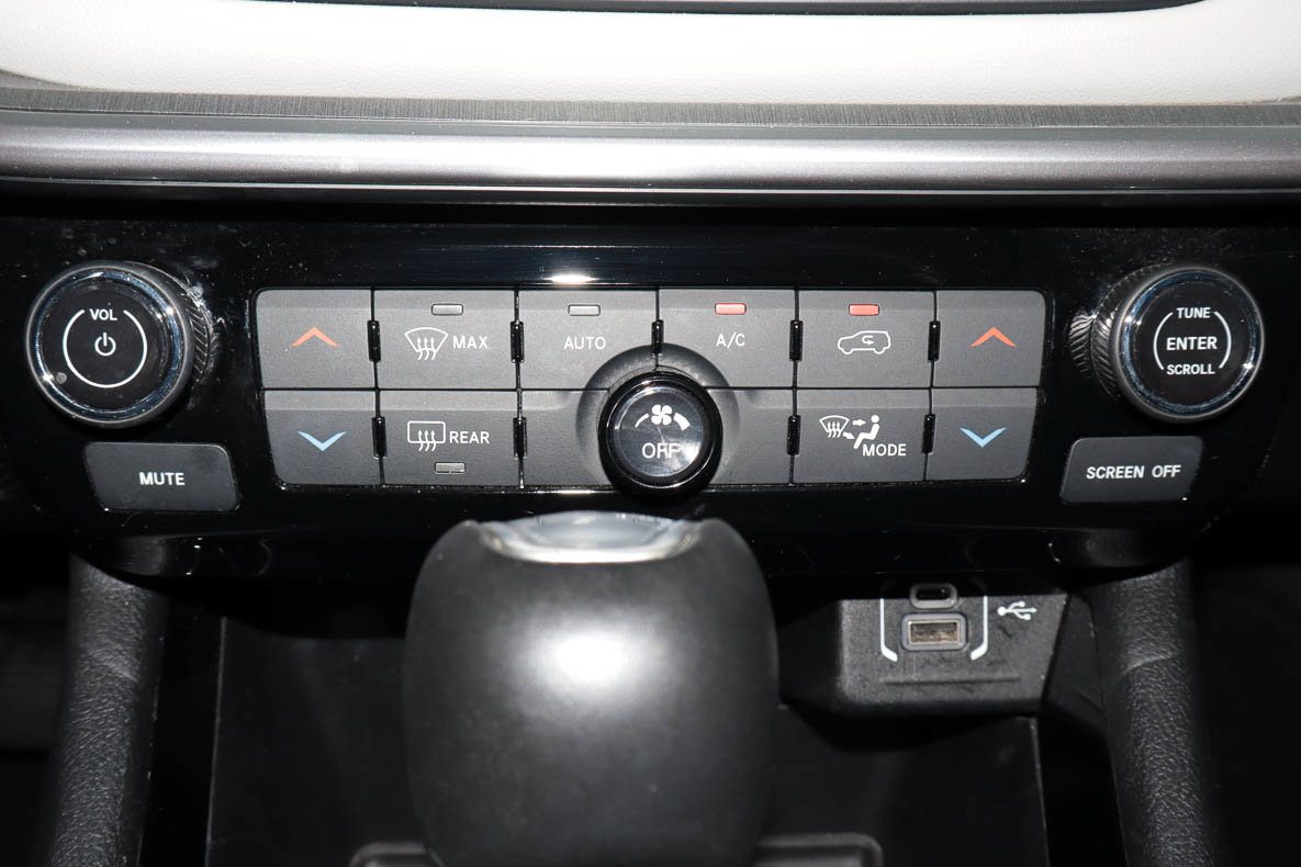 Used 2025 Jeep Compass Limited AWD/4WD image 11