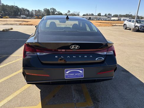 New 2026 Hyundai Elantra SE image 28