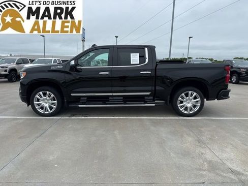 Used 2023 Chevrolet Silverado 1500 High Country w/ High Country Premium Package AWD/4WD image 3