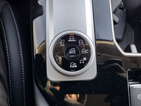 New 2026 Mitsubishi Outlander SE image 23