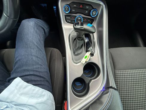 Used 2019 Dodge Challenger SXT image 19