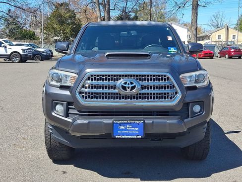 Used 2016 Toyota Tacoma TRD Sport w/ Towing Package AWD/4WD image 2