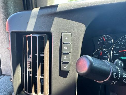 Used 2021 GMC Savana 3500 Extended w/ Power Convenience Package RWD image 16