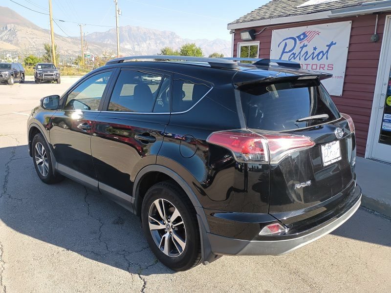 Used 2017 Toyota RAV4 XLE w/ All Weather Liner Package AWD/4WD image 3