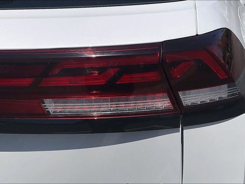 Used 2025 Volkswagen Atlas Cross Sport SEL R-Line AWD/4WD image 27