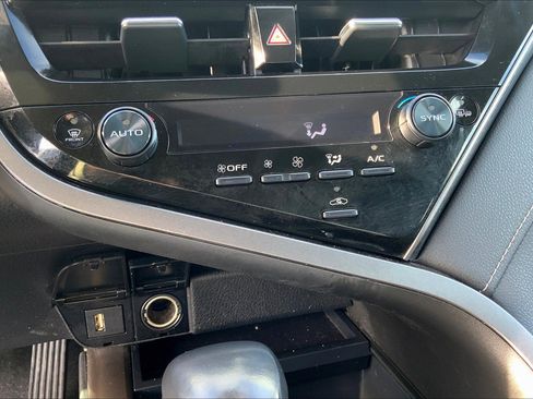 Used 2022 Toyota Camry SE FWD image 37
