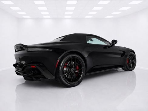 Used 2021 Aston Martin V8 Vantage Roadster RWD image 9