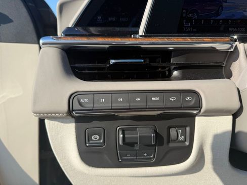 Certified 2024 Cadillac Escalade Sport Platinum w/ LPO, ONYX Package image 21