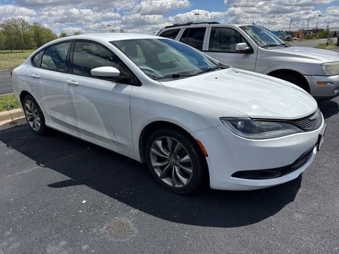Used 2015 Chrysler 200 S FWD image 3