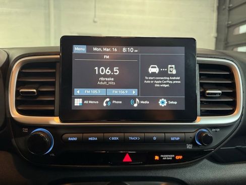 Used 2023 Hyundai Venue SEL image 16