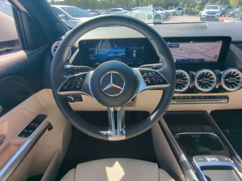 Certified 2025 Mercedes-Benz GLA 250 image 3