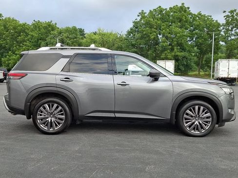 Used 2023 Nissan Pathfinder SL w/ SL Premium Package AWD/4WD image 10