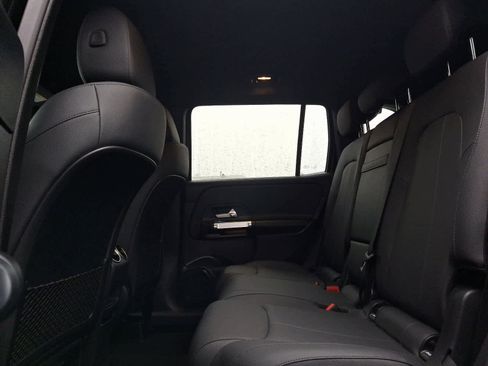 Used 2024 Mercedes-Benz GLB 250 4MATIC image 11