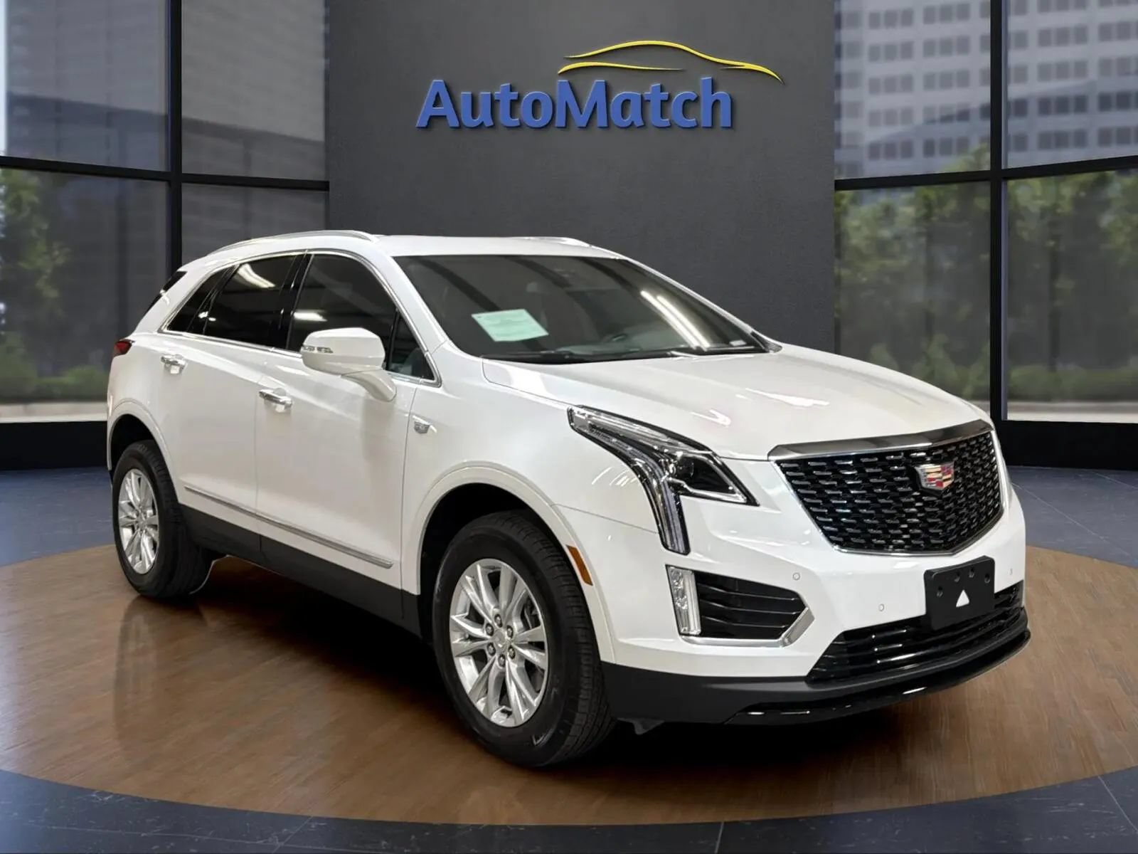 Used 2025 Cadillac XT5 Luxury w/ LPO, Floor Liner Package FWD image 1