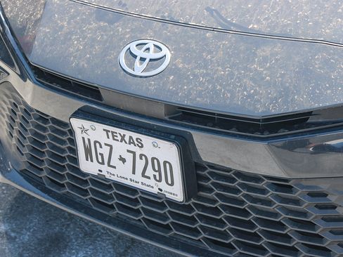 Used 2025 Toyota Camry SE FWD image 7