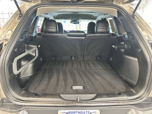 Used 2016 Jeep Cherokee Limited image 6