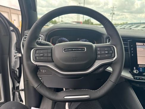 Used 2026 Jeep Grand Wagoneer Limited AWD/4WD image 17
