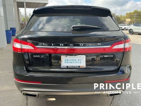 Used 2016 Lincoln MKX Reserve w/ Technology Package FWD image 10