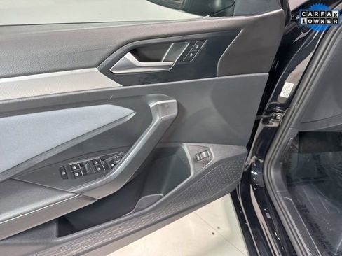 Used 2025 Volkswagen Jetta SE image 9