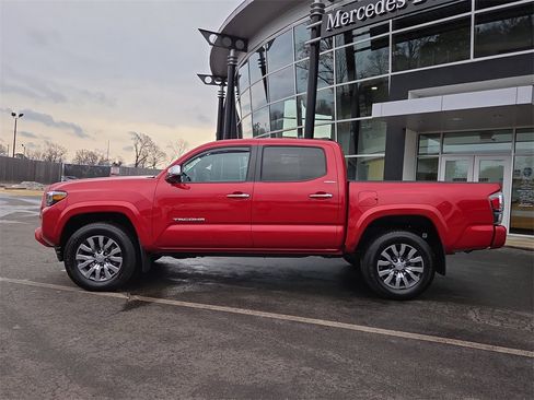Used 2023 Toyota Tacoma Limited image 2