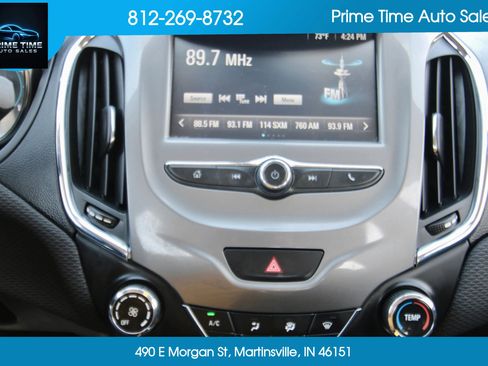 Used 2017 Chevrolet Cruze LT image 18