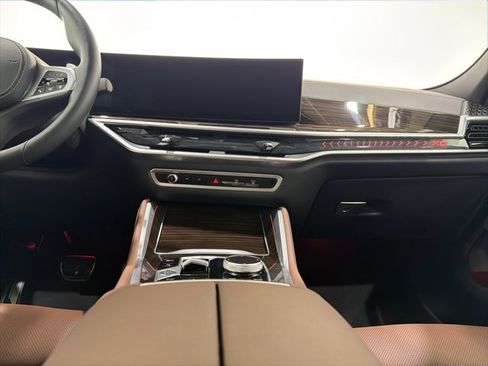 Used 2024 BMW X6 xDrive40i w/ Premium Package image 35