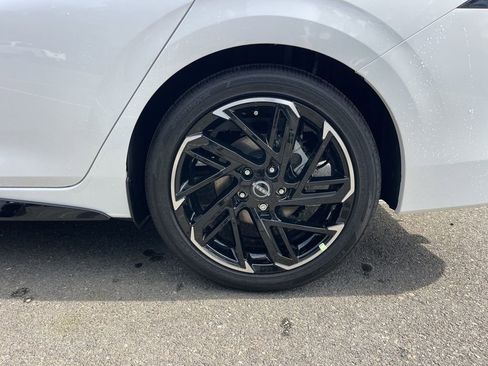 New 2026 Nissan Sentra SR FWD image 19