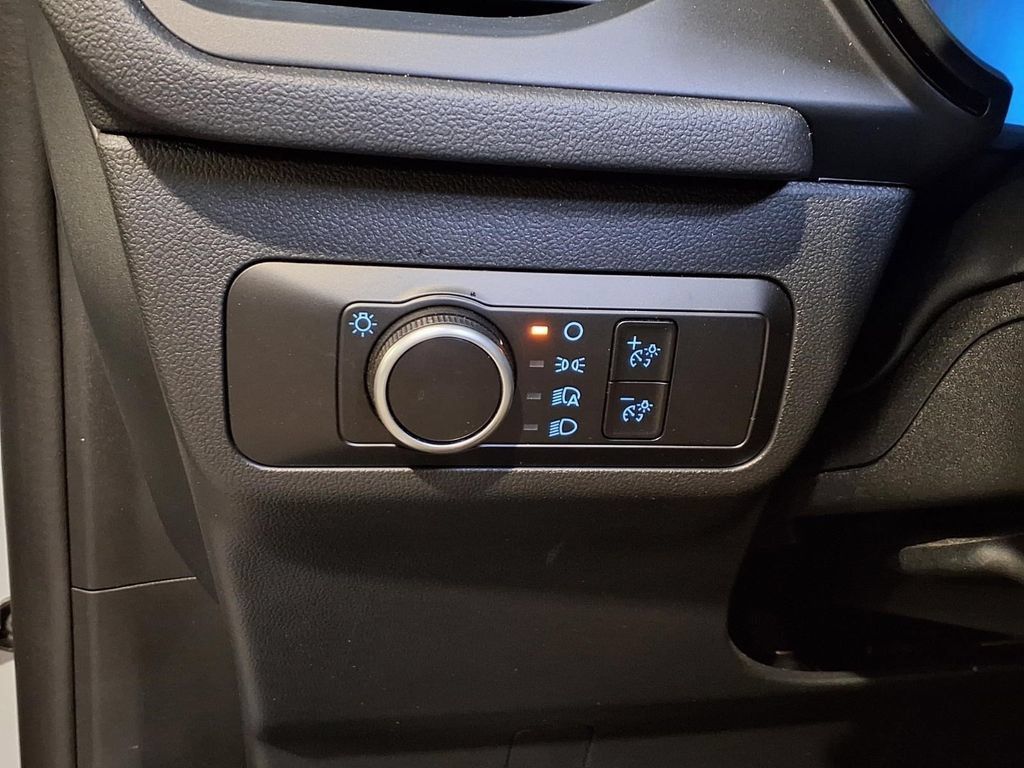 Used 2025 Ford Escape ST-Line FWD image 17
