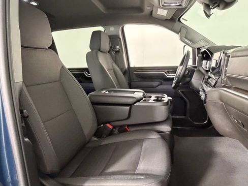 Used 2025 Chevrolet Silverado 2500 LT w/ Convenience Package image 31