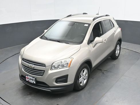 Used 2016 Chevrolet Trax LT w/ LT Convenience Package FWD image 27